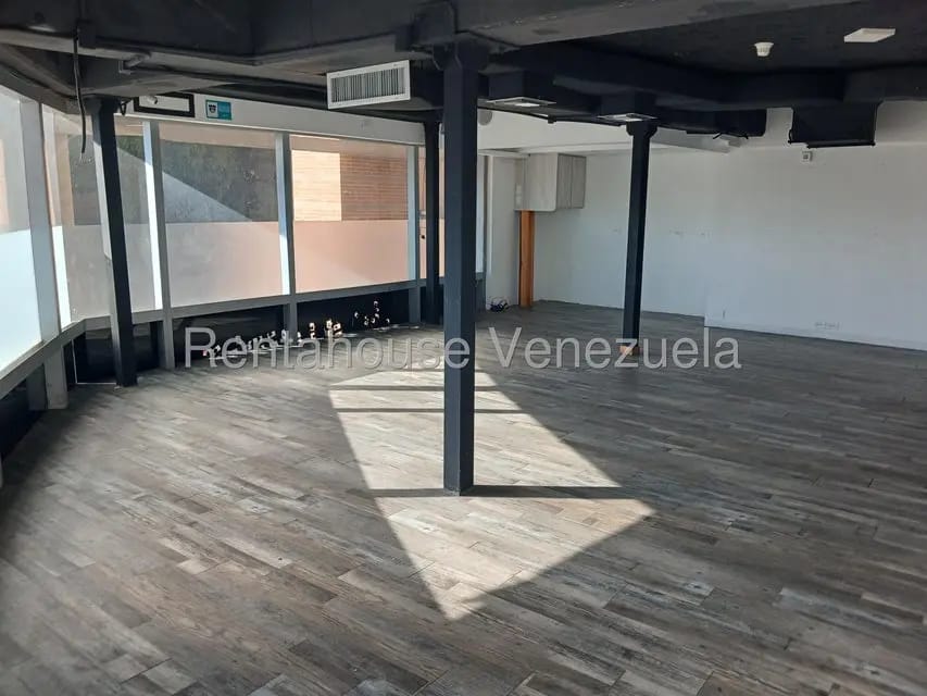 Comercial (Local Comercial) en Alquiler en Los Dos Caminos, Distrito Metropolitano - 27