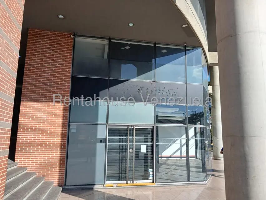 Comercial (Local Comercial) en Alquiler en Los Dos Caminos, Distrito Metropolitano - 4