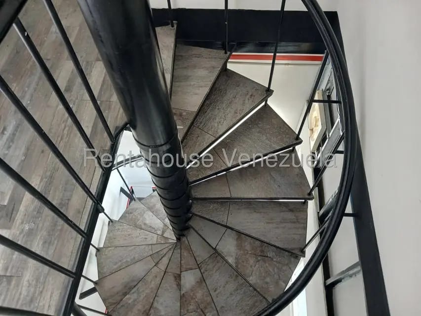 Comercial (Local Comercial) en Alquiler en Los Dos Caminos, Distrito Metropolitano - 34