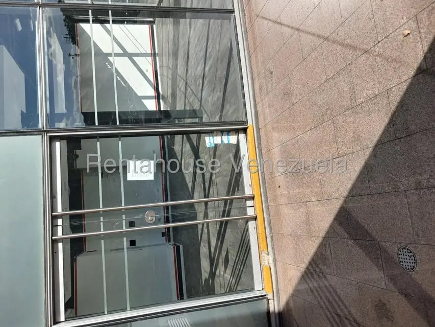 Comercial (Local Comercial) en Alquiler en Los Dos Caminos, Distrito Metropolitano - 36