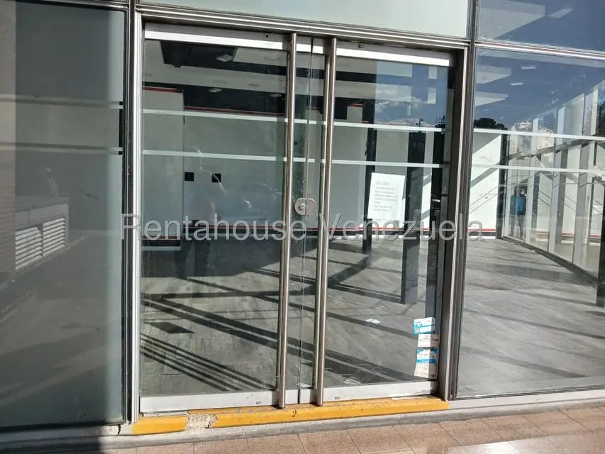 Comercial (Local Comercial) en Alquiler en Los Dos Caminos, Distrito Metropolitano - 37