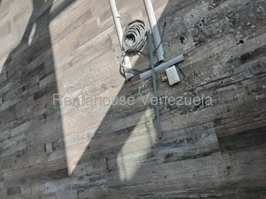 Comercial (Local Comercial) en Alquiler en Los Dos Caminos, Distrito Metropolitano - 6