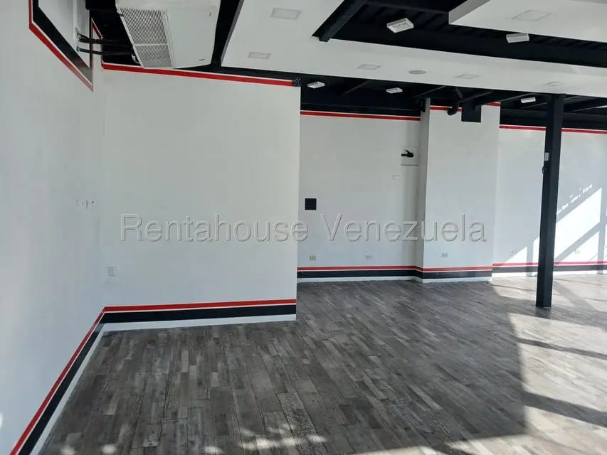 Comercial (Local Comercial) en Alquiler en Los Dos Caminos, Distrito Metropolitano - 8