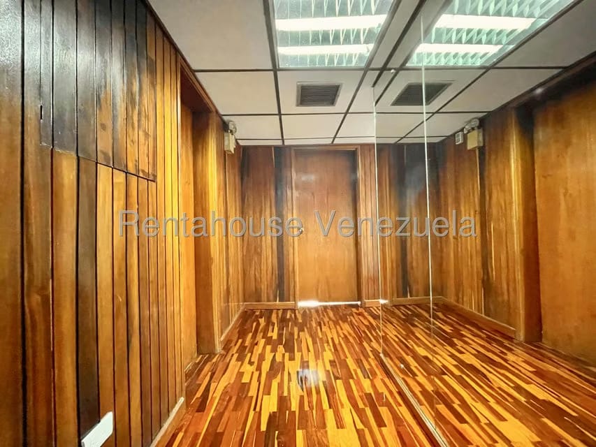 Comercial (Local Comercial) en Alquiler en La Campiña, Distrito Metropolitano - 12