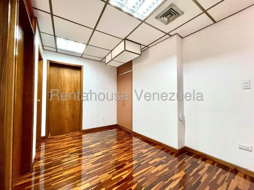 Comercial (Local Comercial) en Alquiler en La Campiña, Distrito Metropolitano - 15