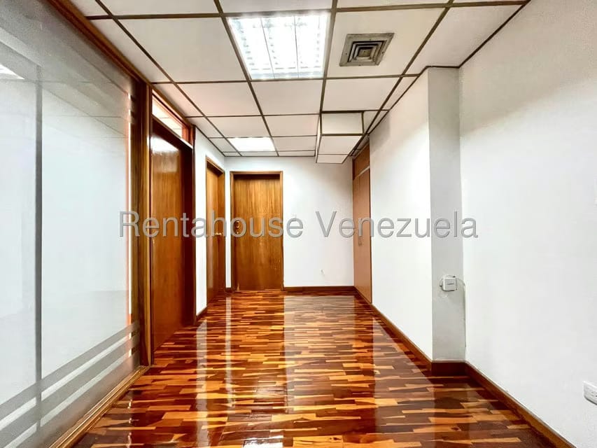 Comercial (Local Comercial) en Alquiler en La Campiña, Distrito Metropolitano - 16