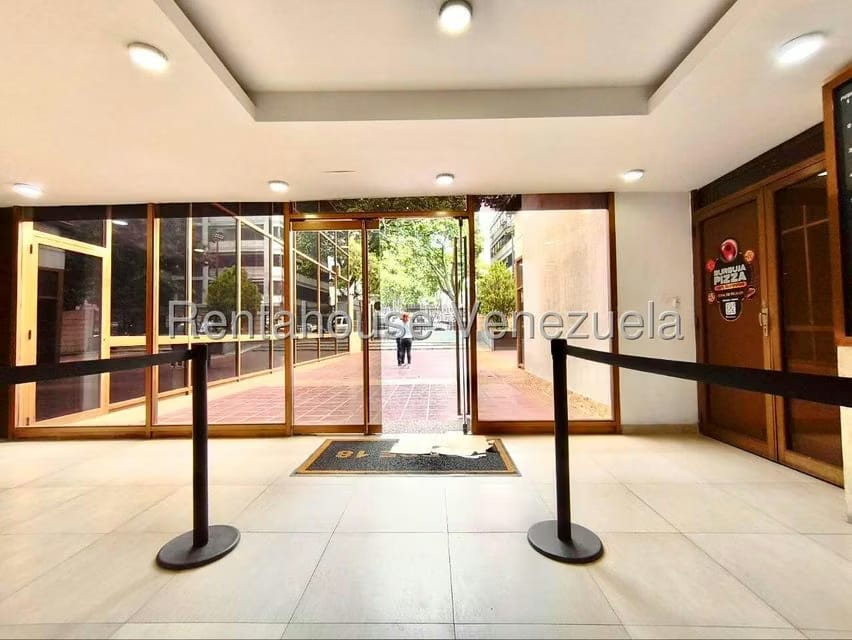 Comercial (Local Comercial) en Alquiler en La Campiña, Distrito Metropolitano - 17