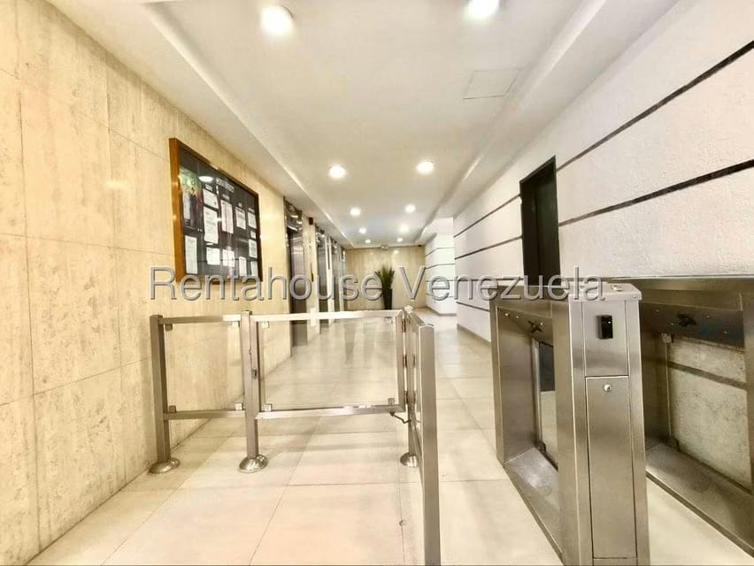 Comercial (Local Comercial) en Alquiler en La Campiña, Distrito Metropolitano - 3