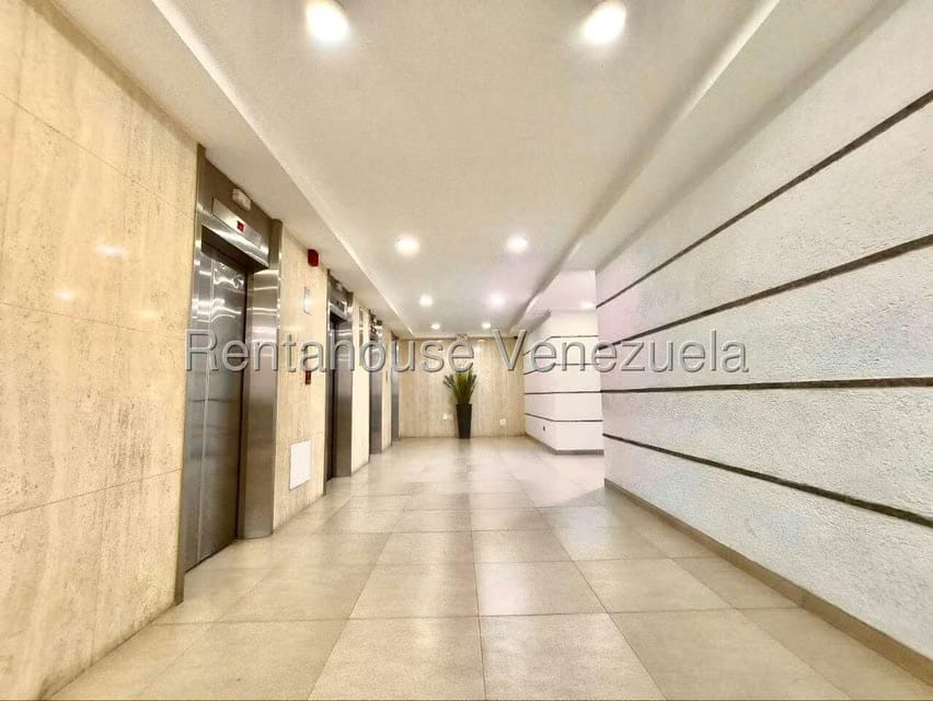 Comercial (Local Comercial) en Alquiler en La Campiña, Distrito Metropolitano - 4
