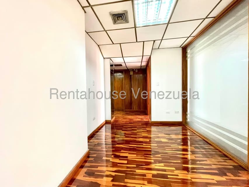 Comercial (Local Comercial) en Alquiler en La Campiña, Distrito Metropolitano - 6