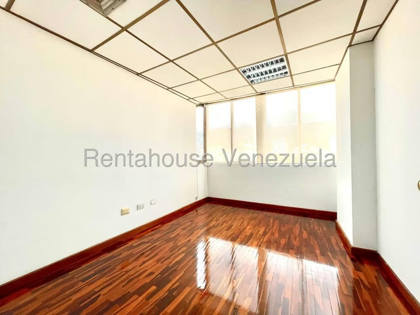 Comercial (Local Comercial) en Alquiler en La Campiña, Distrito Metropolitano - 8