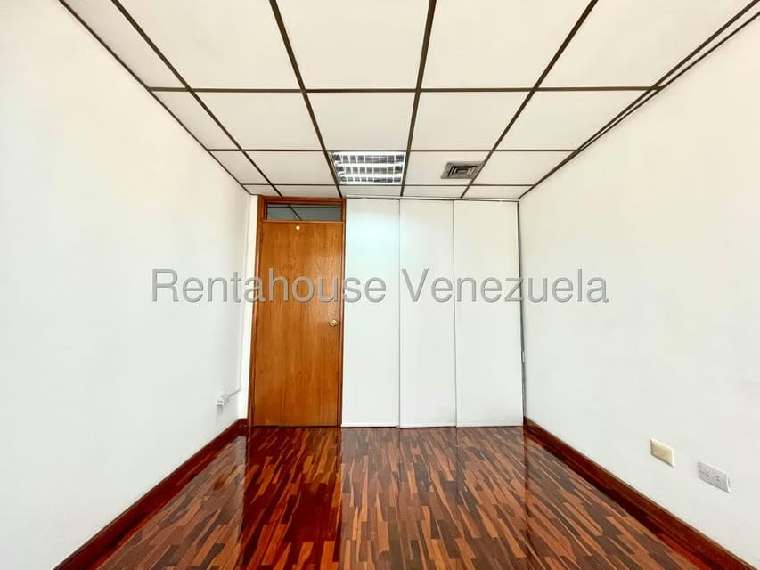 Comercial (Local Comercial) en Alquiler en La Campiña, Distrito Metropolitano - 9