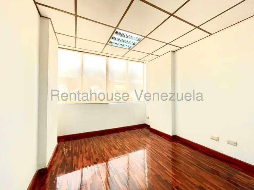 Comercial (Local Comercial) en Alquiler en La Campiña, Distrito Metropolitano - 10