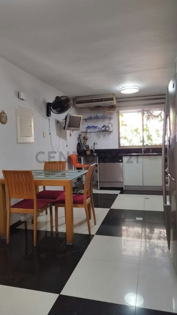 Amplia Casa equipada y amoblada en una excelente zona, - 13
