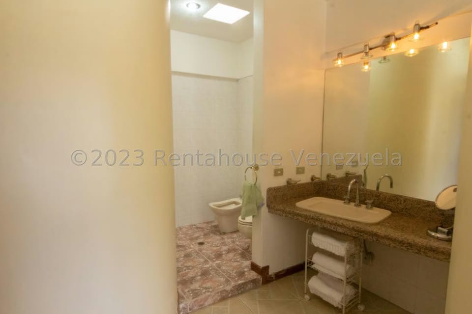 Casa (Multipes Niveles) en Venta en Los Naranjos del Cafetal, Distrito Metropolitano - 13
