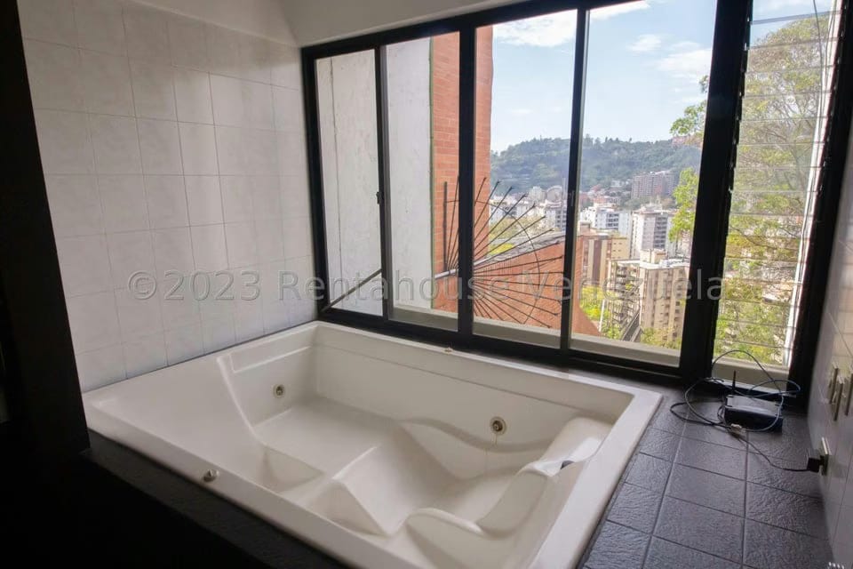 Casa (Multipes Niveles) en Venta en Los Naranjos del Cafetal, Distrito Metropolitano - 14