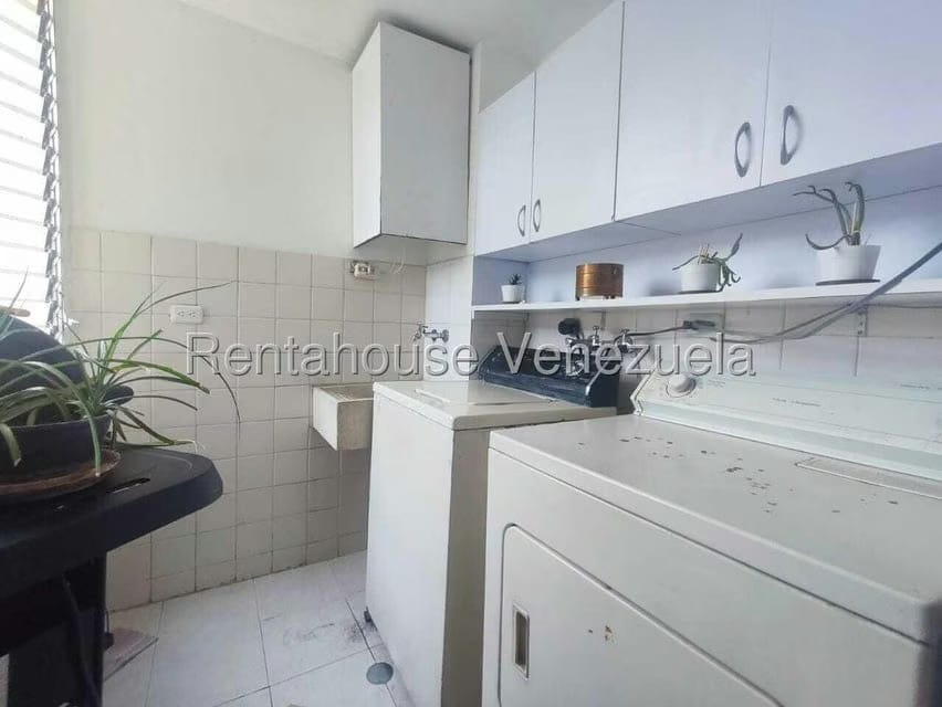 Apartamento (1 Nivel) en Venta en Prados del Este, Distrito Metropolitano - 32