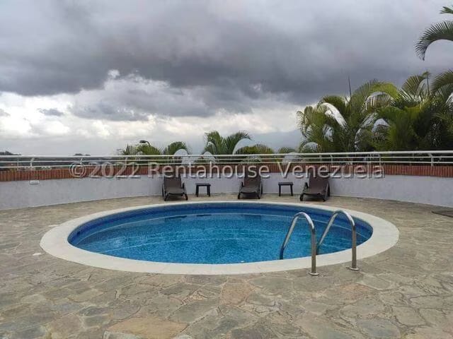 Apartamento (Duplex) en Venta en Solar del Hatillo, Distrito Metropolitano - 35