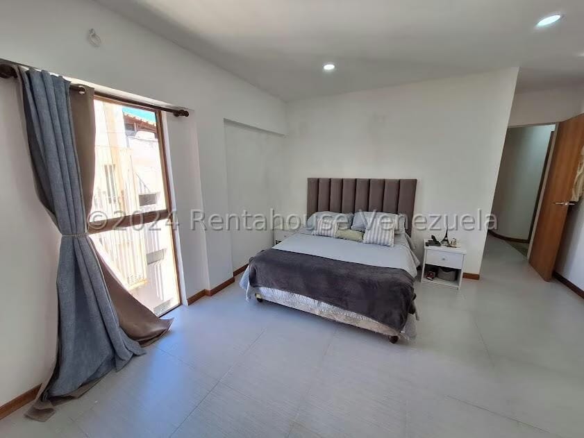 Apartamento (1 Nivel) en Venta en Cumbres de Curumo, Distrito Metropolitano - 24