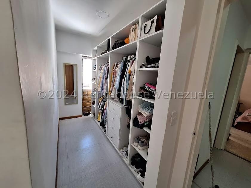 Apartamento (1 Nivel) en Venta en Cumbres de Curumo, Distrito Metropolitano - 27