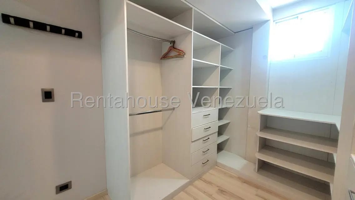 Casa (1 Nivel) en Venta en Ciudad Roca, Lara - 39