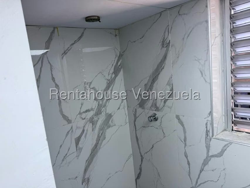 Comercial (Oficina) en Alquiler en Colinas de Bello Monte, Distrito Metropolitano - 13
