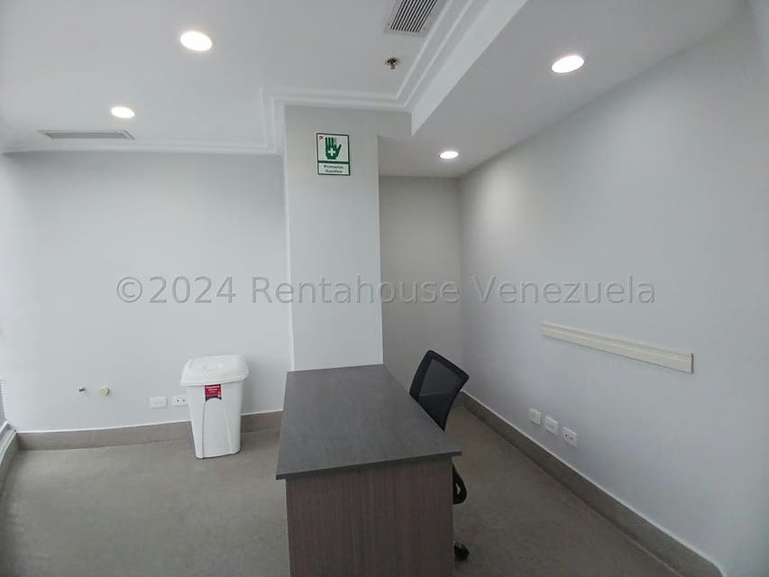 Comercial (Oficina) en Alquiler en La Trigaleña, Carabobo - 20