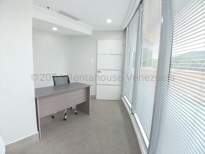 Comercial (Oficina) en Alquiler en La Trigaleña, Carabobo - 23
