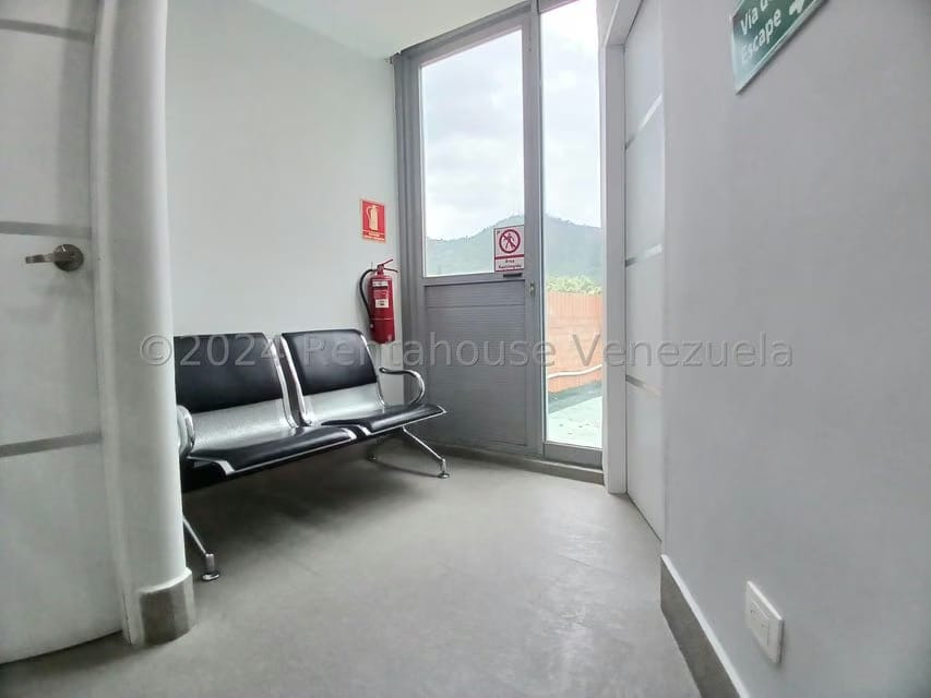 Comercial (Oficina) en Alquiler en La Trigaleña, Carabobo - 24