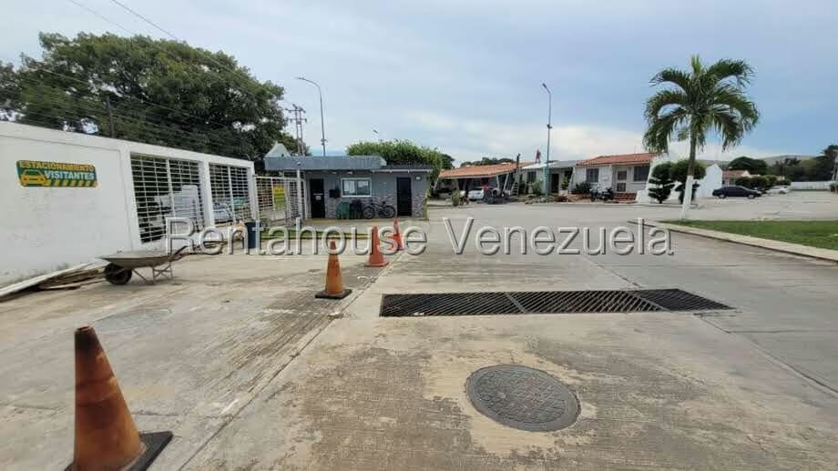 Casa (1 Nivel) en Venta en Roca Nostra, Lara - 34