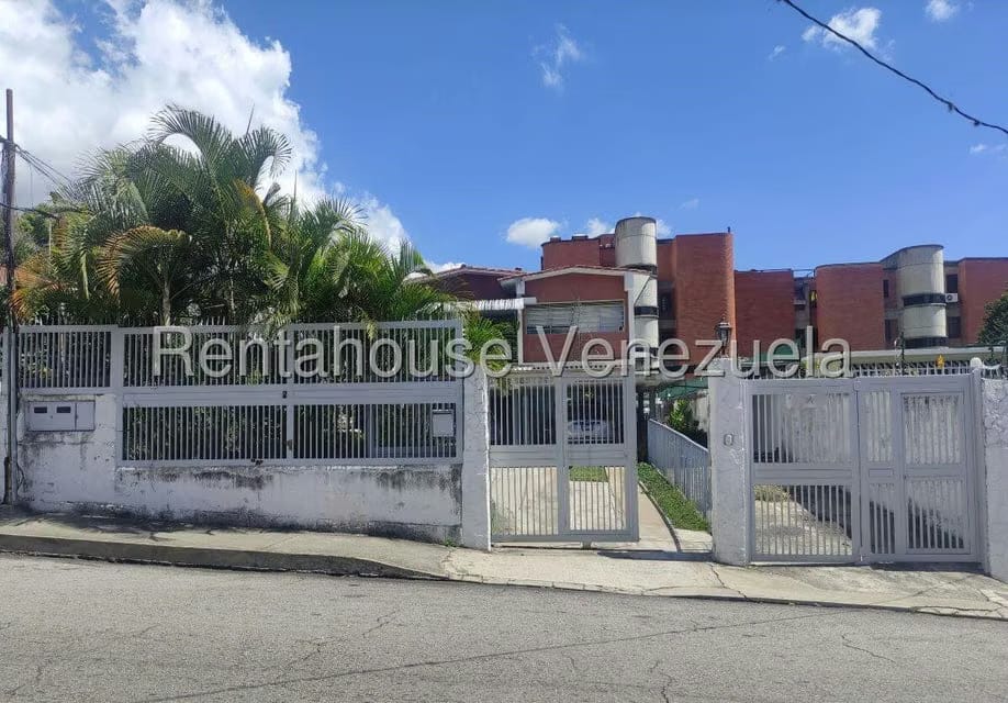 Casa (Multipes Niveles) en Venta en Los Palos Grandes, Distrito Metropolitano - 2