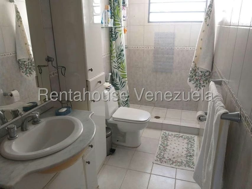 Casa (Multipes Niveles) en Venta en Los Palos Grandes, Distrito Metropolitano - 37