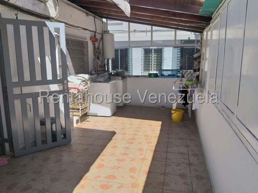 Casa (Multipes Niveles) en Venta en Los Palos Grandes, Distrito Metropolitano - 38
