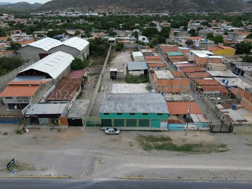 Comercial (Galpon - Deposito) en Venta en Parroquia Juan de Villegas, Lara - 2