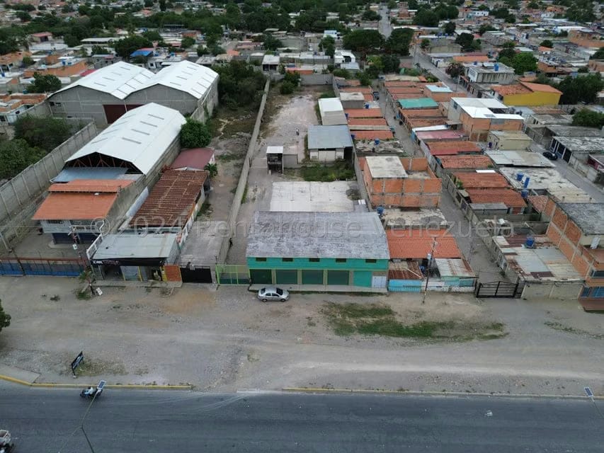 Comercial (Galpon - Deposito) en Venta en Parroquia Juan de Villegas, Lara - 45