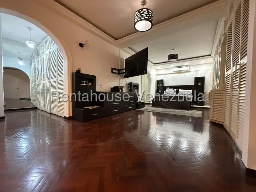Casa (Multipes Niveles) en Venta en Colinas de Santa Monica, Distrito Metropolitano - 12