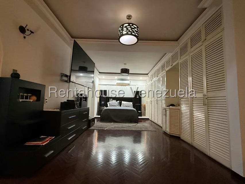Casa (Multipes Niveles) en Venta en Colinas de Santa Monica, Distrito Metropolitano - 13