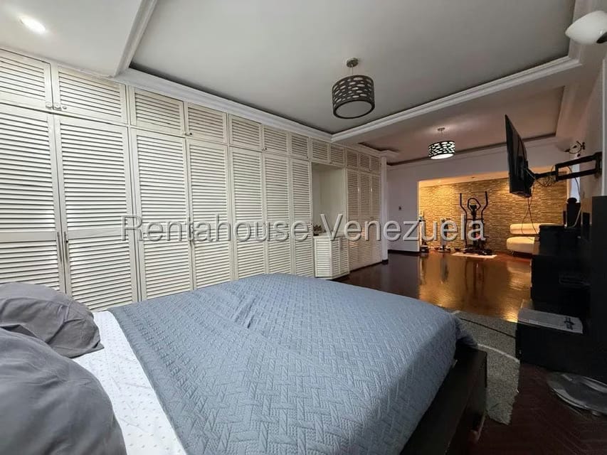 Casa (Multipes Niveles) en Venta en Colinas de Santa Monica, Distrito Metropolitano - 14