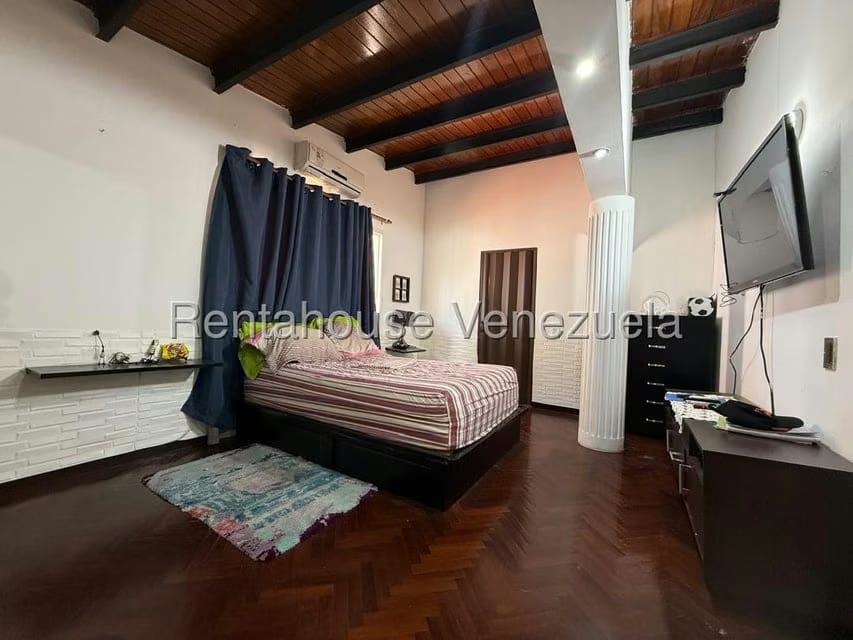 Casa (Multipes Niveles) en Venta en Colinas de Santa Monica, Distrito Metropolitano - 22