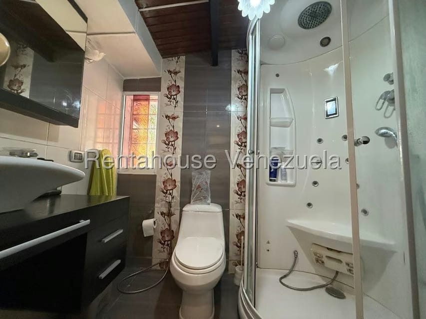 Casa (Multipes Niveles) en Venta en Colinas de Santa Monica, Distrito Metropolitano - 24