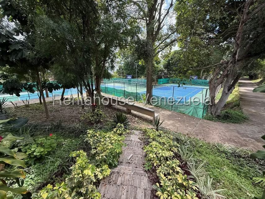 Casa (Multipes Niveles) en Venta en Colinas de Santa Monica, Distrito Metropolitano - 32