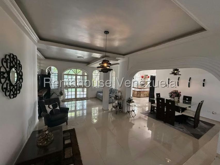 Casa (Multipes Niveles) en Venta en Colinas de Santa Monica, Distrito Metropolitano - 5