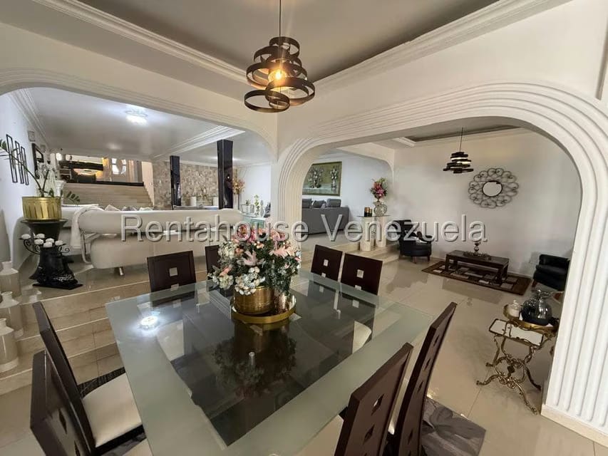 Casa (Multipes Niveles) en Venta en Colinas de Santa Monica, Distrito Metropolitano - 6