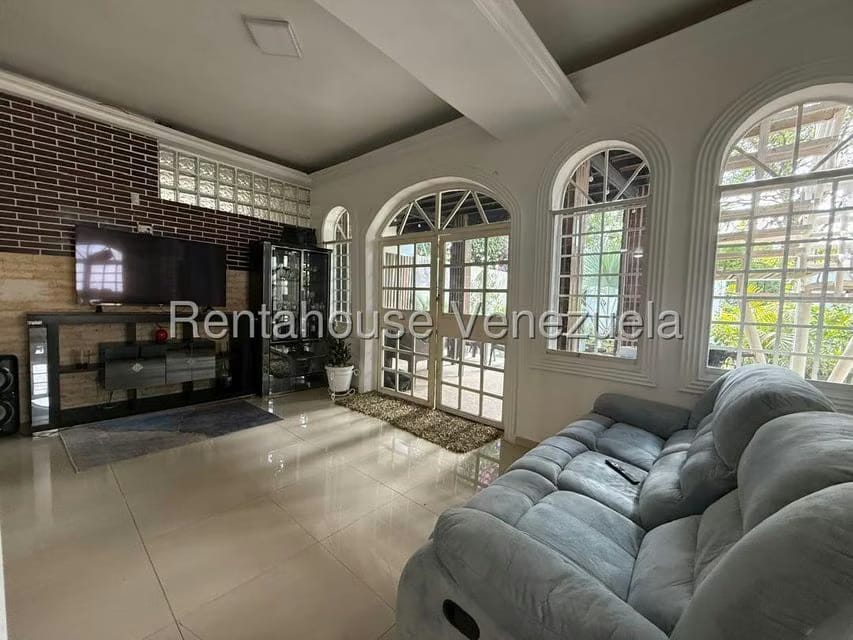 Casa (Multipes Niveles) en Venta en Colinas de Santa Monica, Distrito Metropolitano - 8