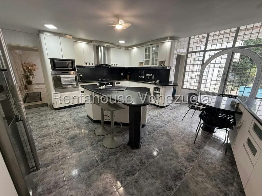 Casa (Multipes Niveles) en Venta en Colinas de Santa Monica, Distrito Metropolitano - 9
