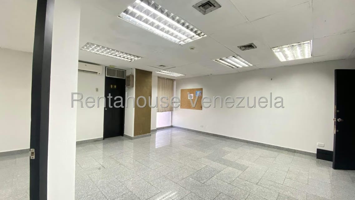 Comercial (Oficina) en Alquiler en Colinas de Bello Monte, Distrito Metropolitano - 3