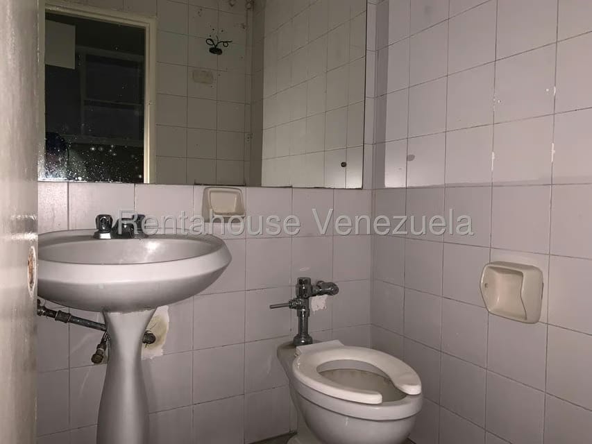Comercial (Oficina) en Alquiler en El Rosal, Distrito Metropolitano - 12