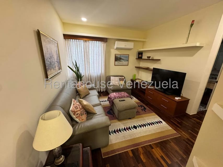 Apartamento (Duplex) en Alquiler en Colinas de Valle Arriba, Distrito Metropolitano - 13