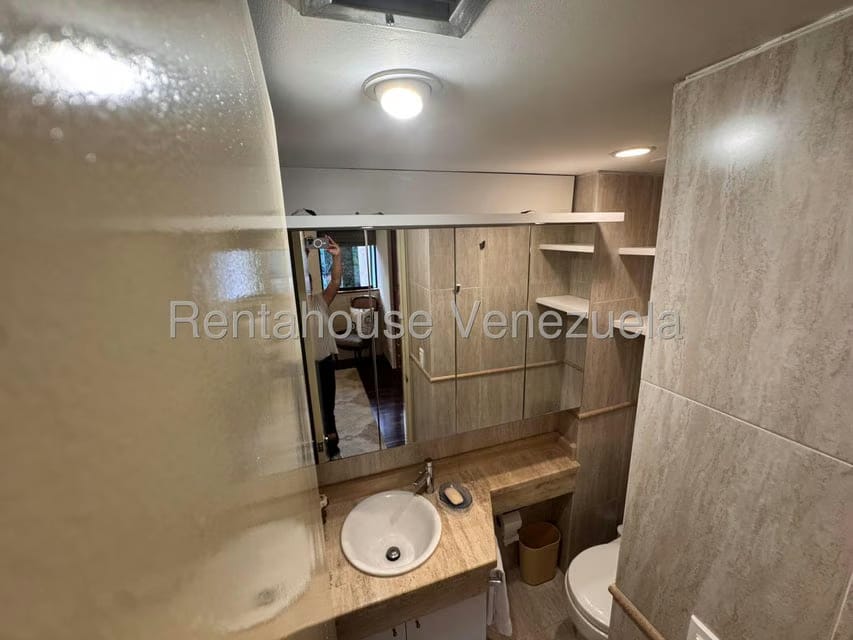 Apartamento (Duplex) en Alquiler en Colinas de Valle Arriba, Distrito Metropolitano - 16