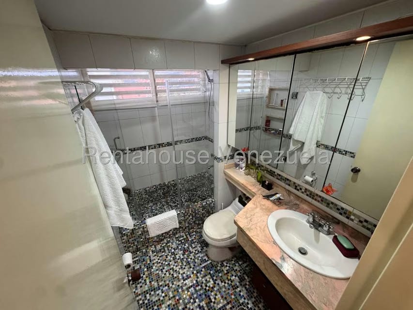 Apartamento (Duplex) en Alquiler en Colinas de Valle Arriba, Distrito Metropolitano - 18